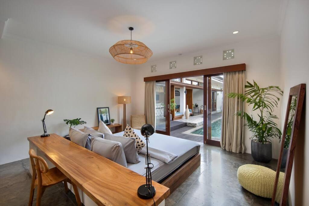 Villa Pawikan Gorgeous 4 Beds In The Heart Of Seminyak